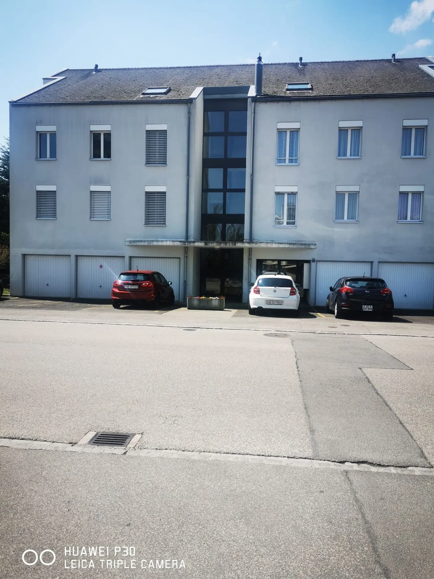 Charming Apartment with Garden - Photo 2 of 9
