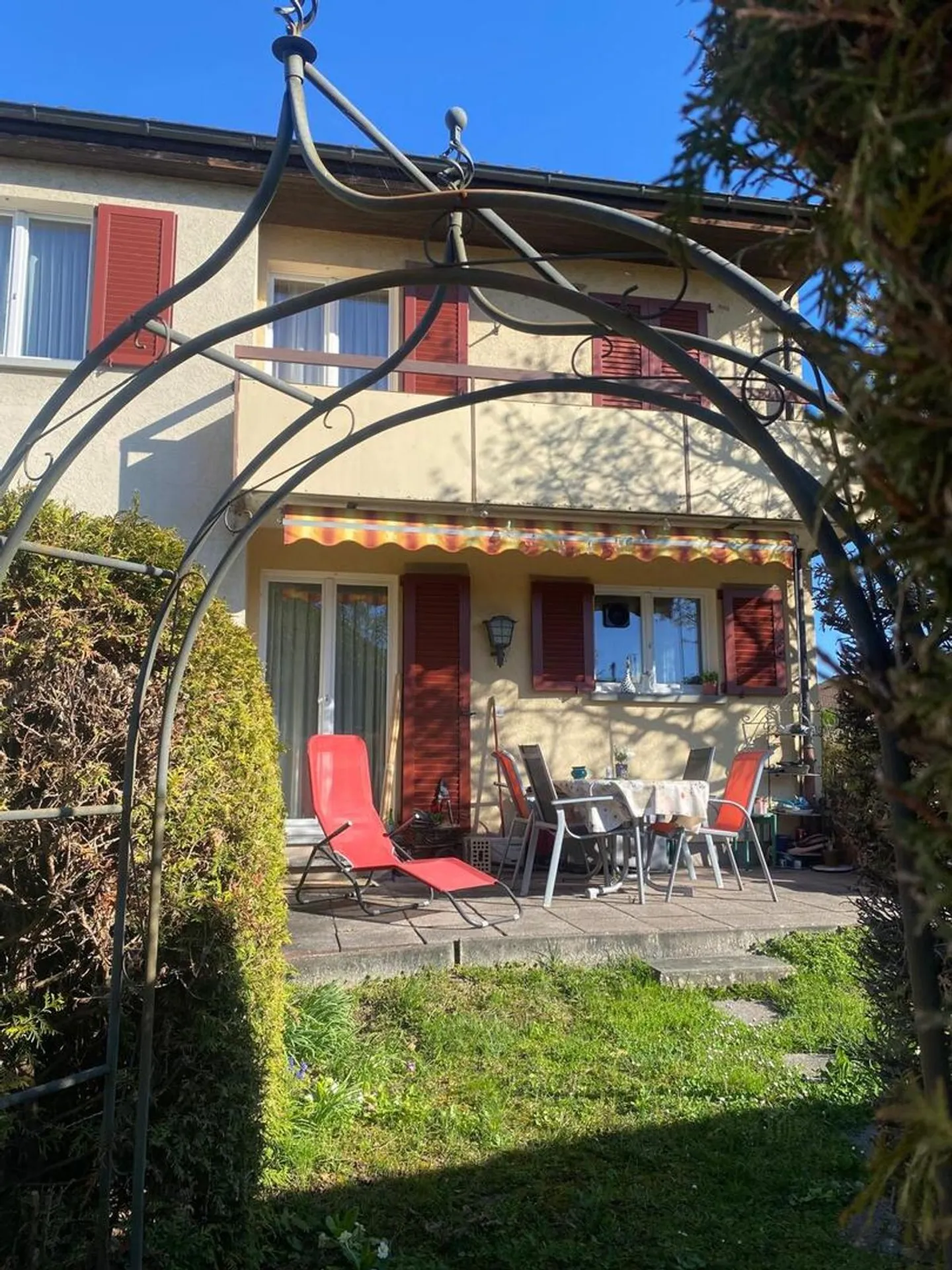 Charmante maison jumelée avec jardin et garage à Möhlin - Photo 1 sur 11