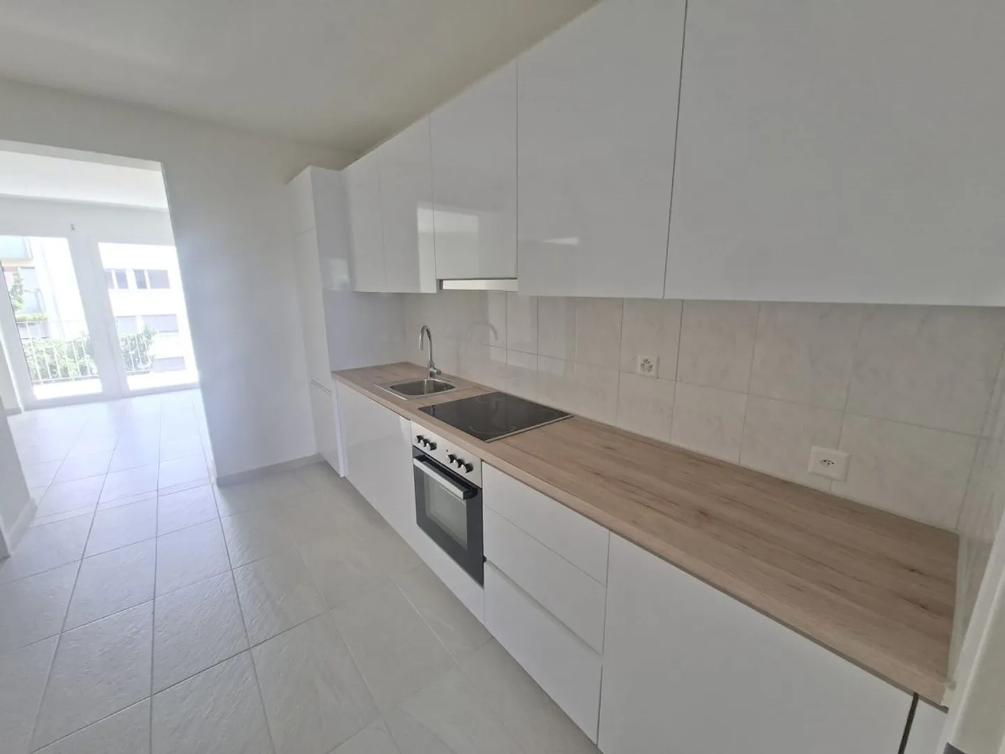 Cozy 3.5-room apartment for rent in Basel - Photo 3 of 10