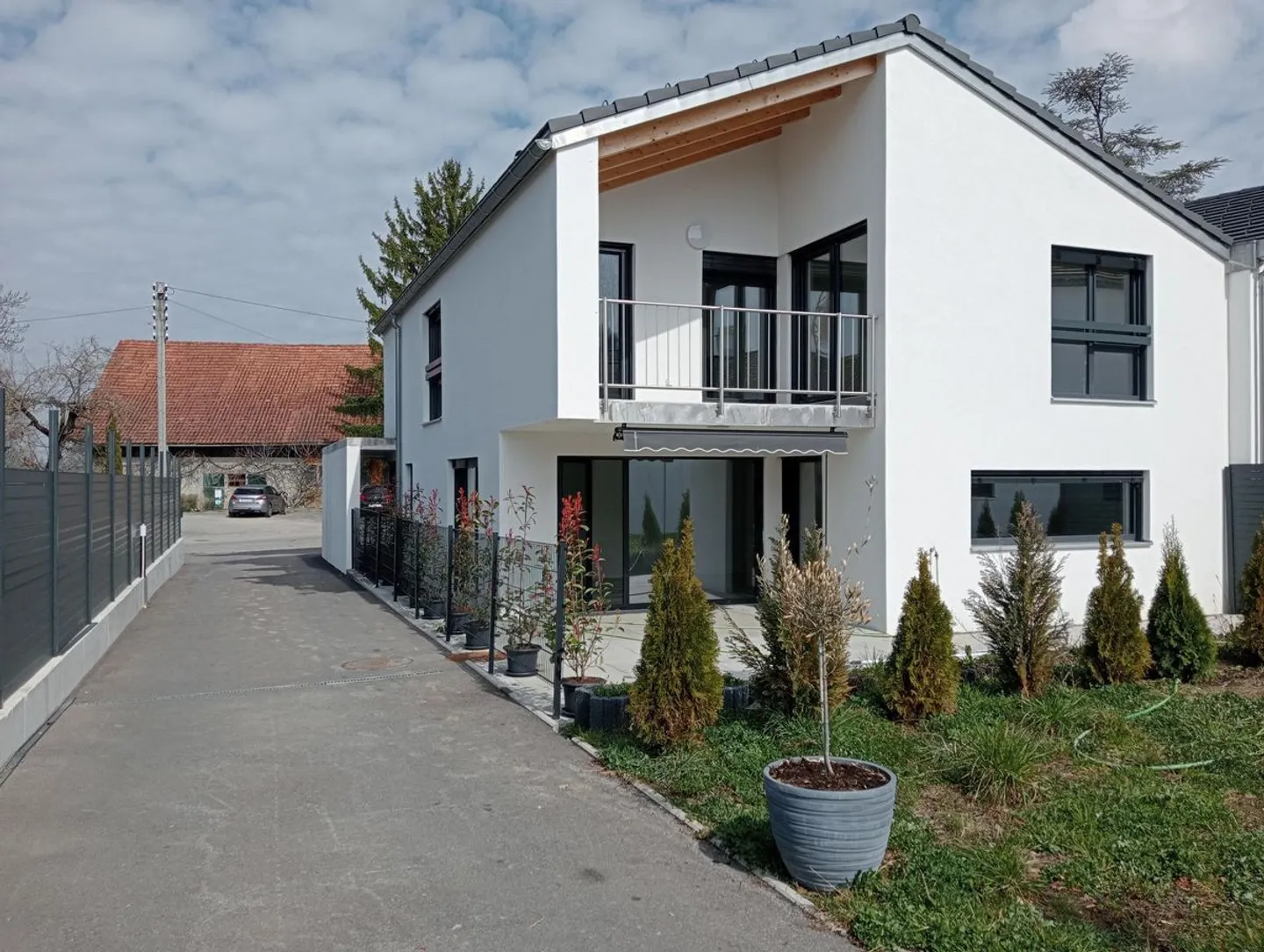 Casa Minergie moderna con giardino, vicino a tutti i servizi a Bossonnens - Foto 2 di 12