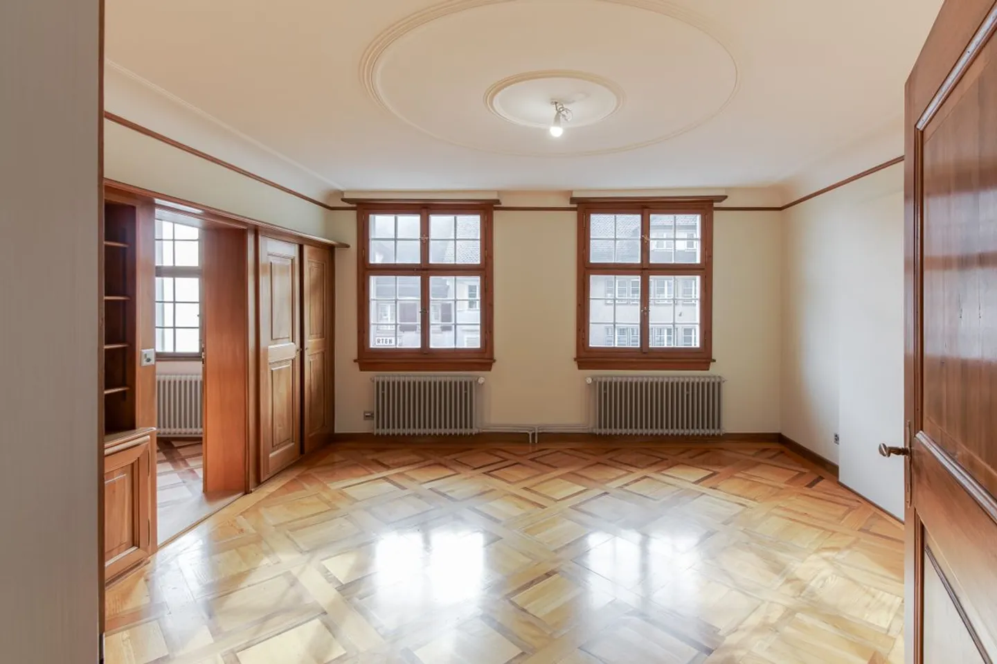 Characterful property in the historic town center - Photo 11 of 13