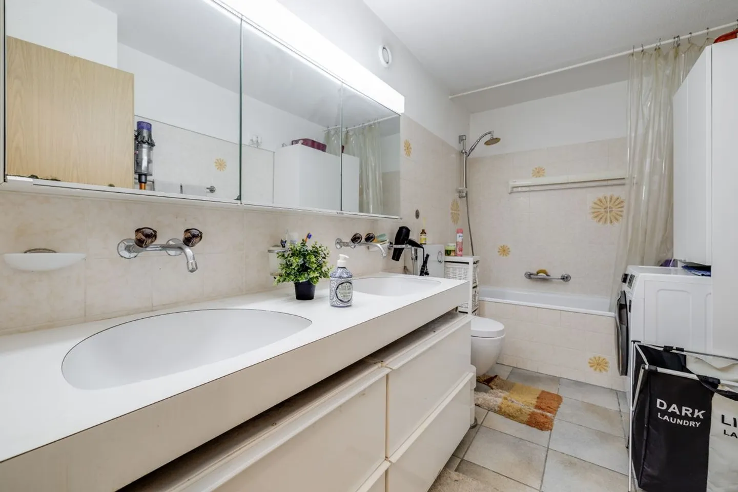 Spacious and Bright 5.5-Room Apartment with a Wide View - Photo 12 of 13