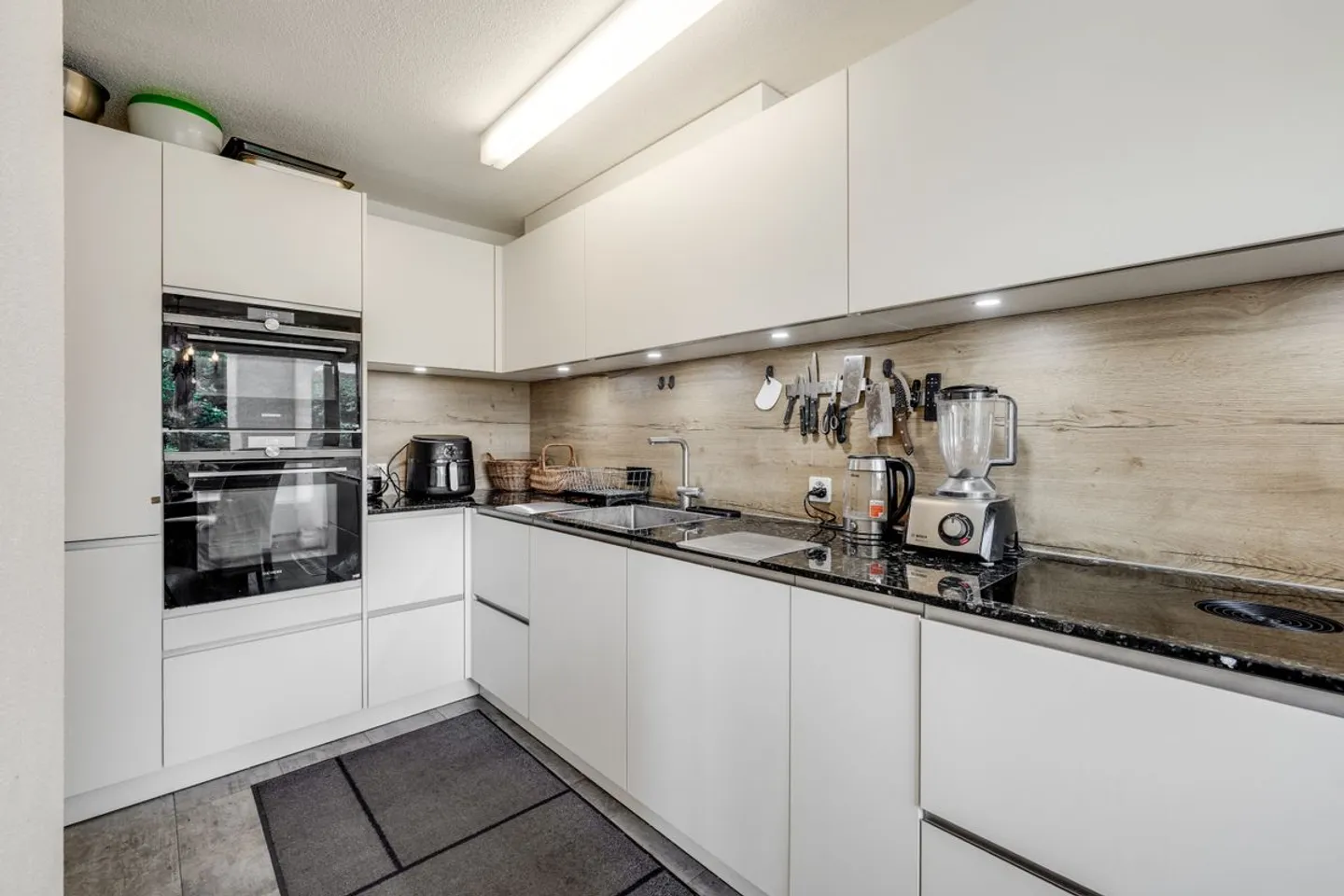 Spacious and Bright 5.5-Room Apartment with a Wide View - Photo 4 of 13