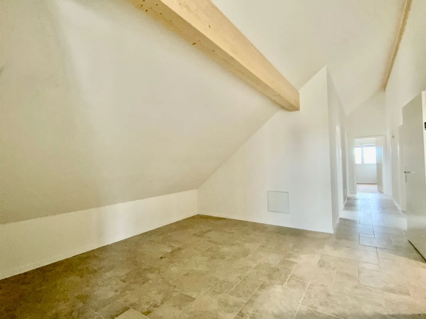 New penthouse with loggia in Domdidier - Photo 4 of 13