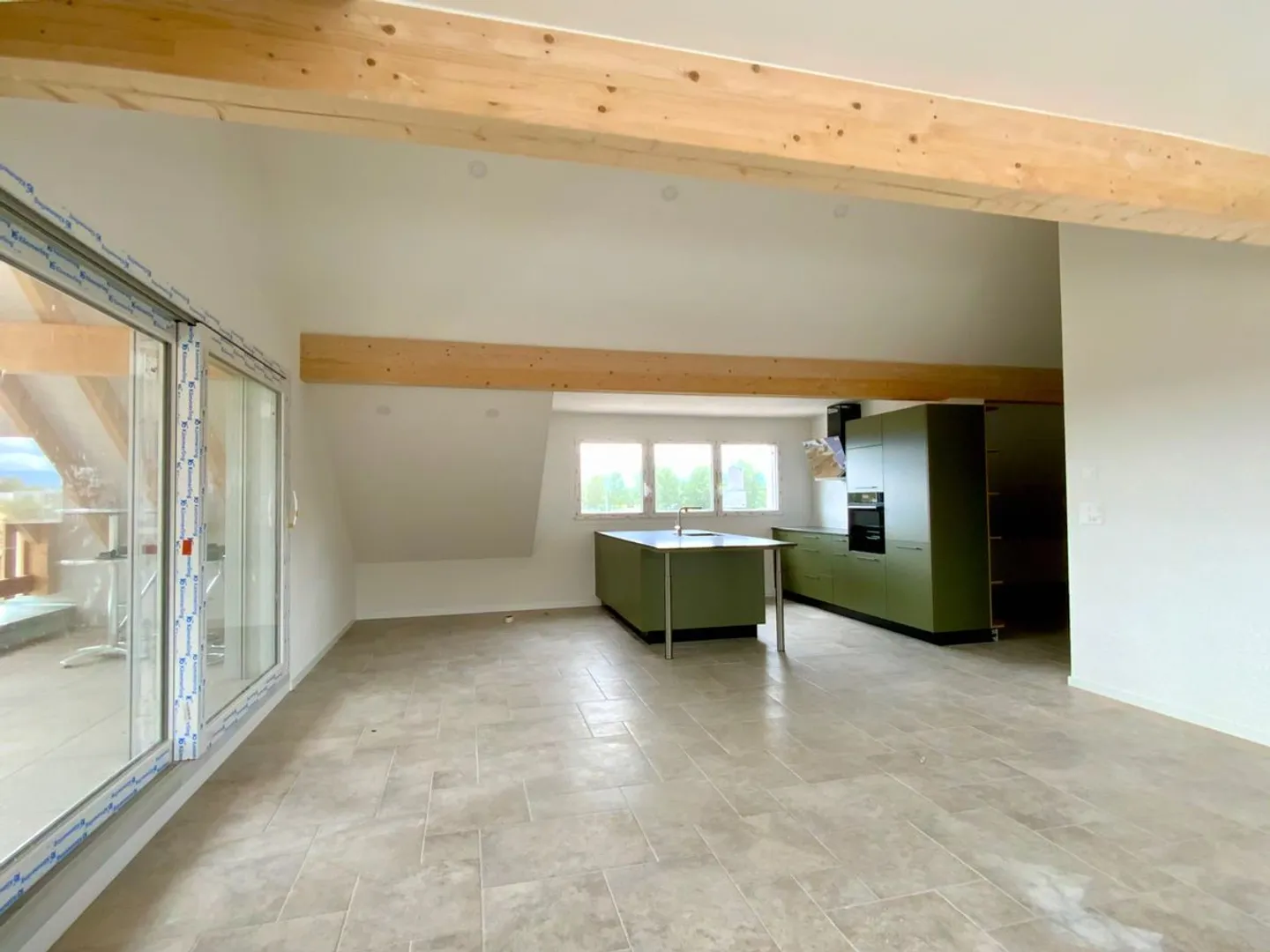 New penthouse with loggia in Domdidier - Photo 2 of 13