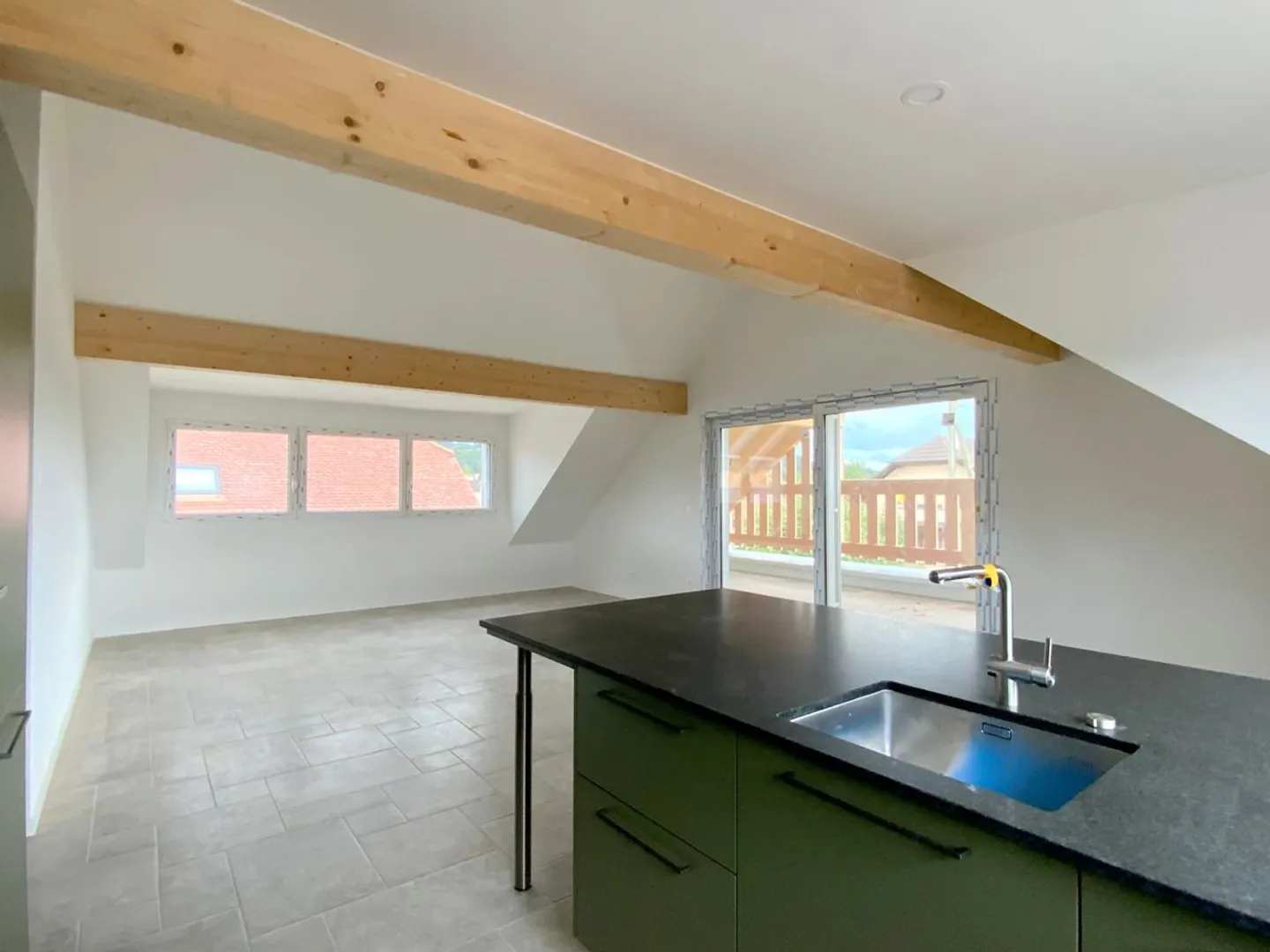 New penthouse with loggia in Domdidier - Photo 3 of 13