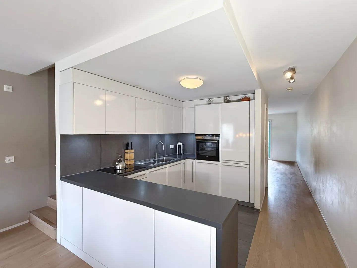 Spacious family triplex in a quiet area - Le Mont-sur-Lausanne - Photo 8 of 11