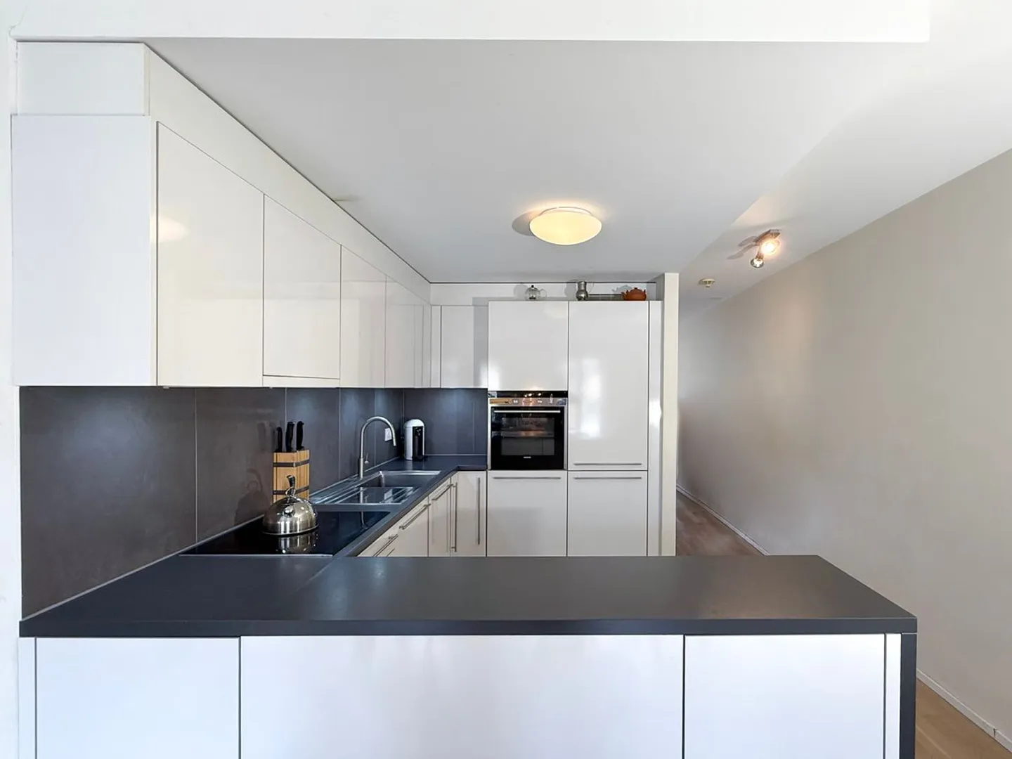 Spacious family triplex in a quiet area - Le Mont-sur-Lausanne - Photo 9 of 11