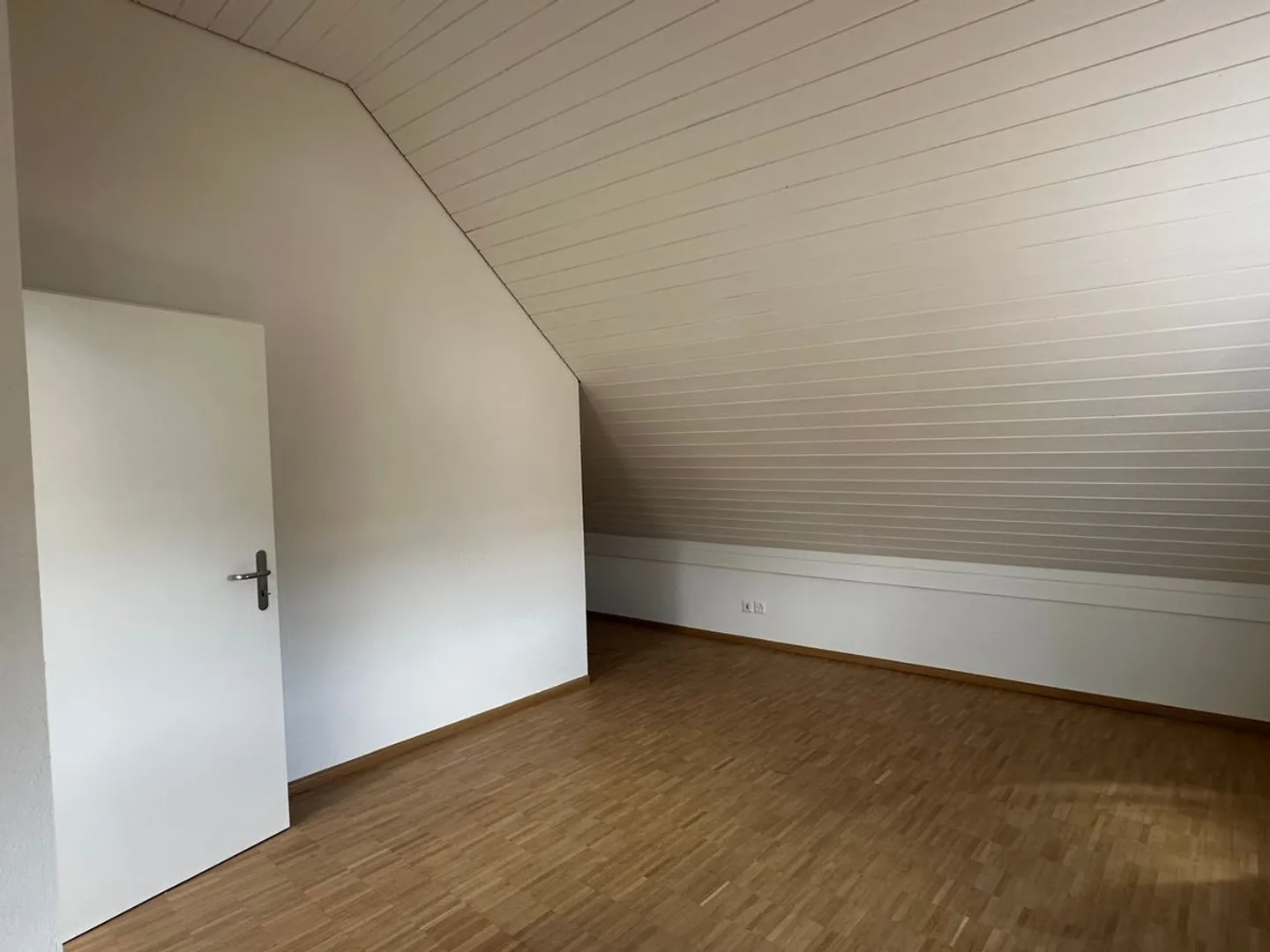 APPARTAMENTO SOTTOTETTO LUMINOSO CON CUCINA NUOVA - Foto 2 di 13