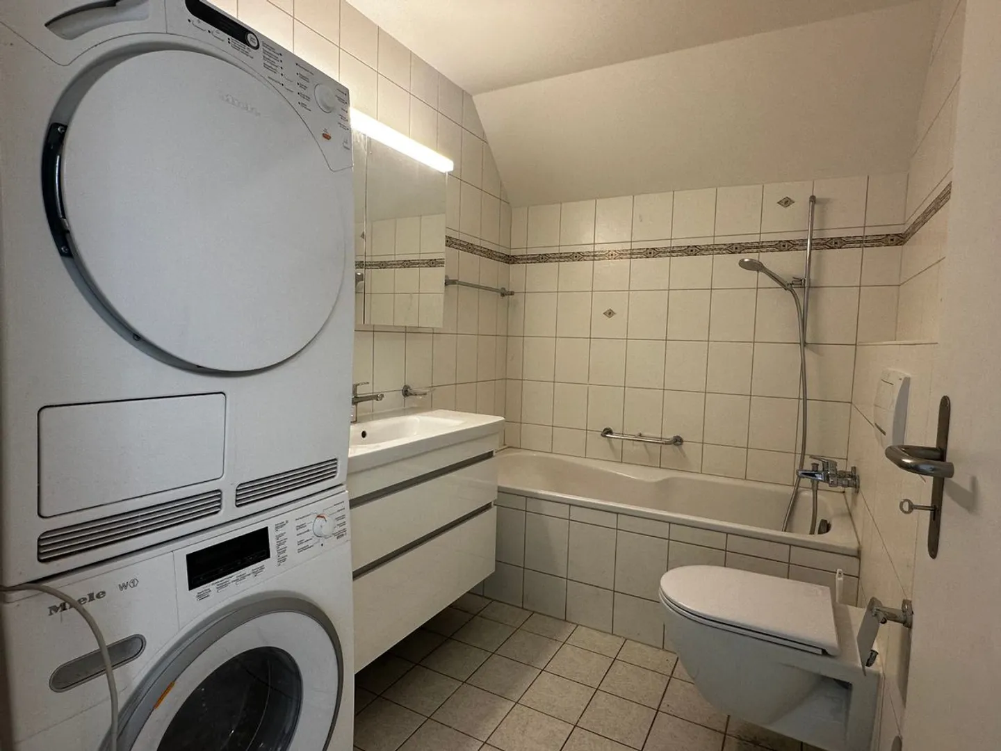 APPARTAMENTO SOTTOTETTO LUMINOSO CON CUCINA NUOVA - Foto 12 di 13