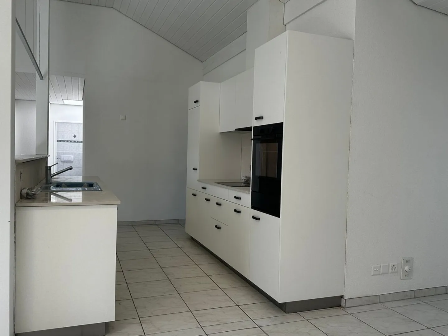 APPARTAMENTO SOTTOTETTO LUMINOSO CON CUCINA NUOVA - Foto 4 di 13