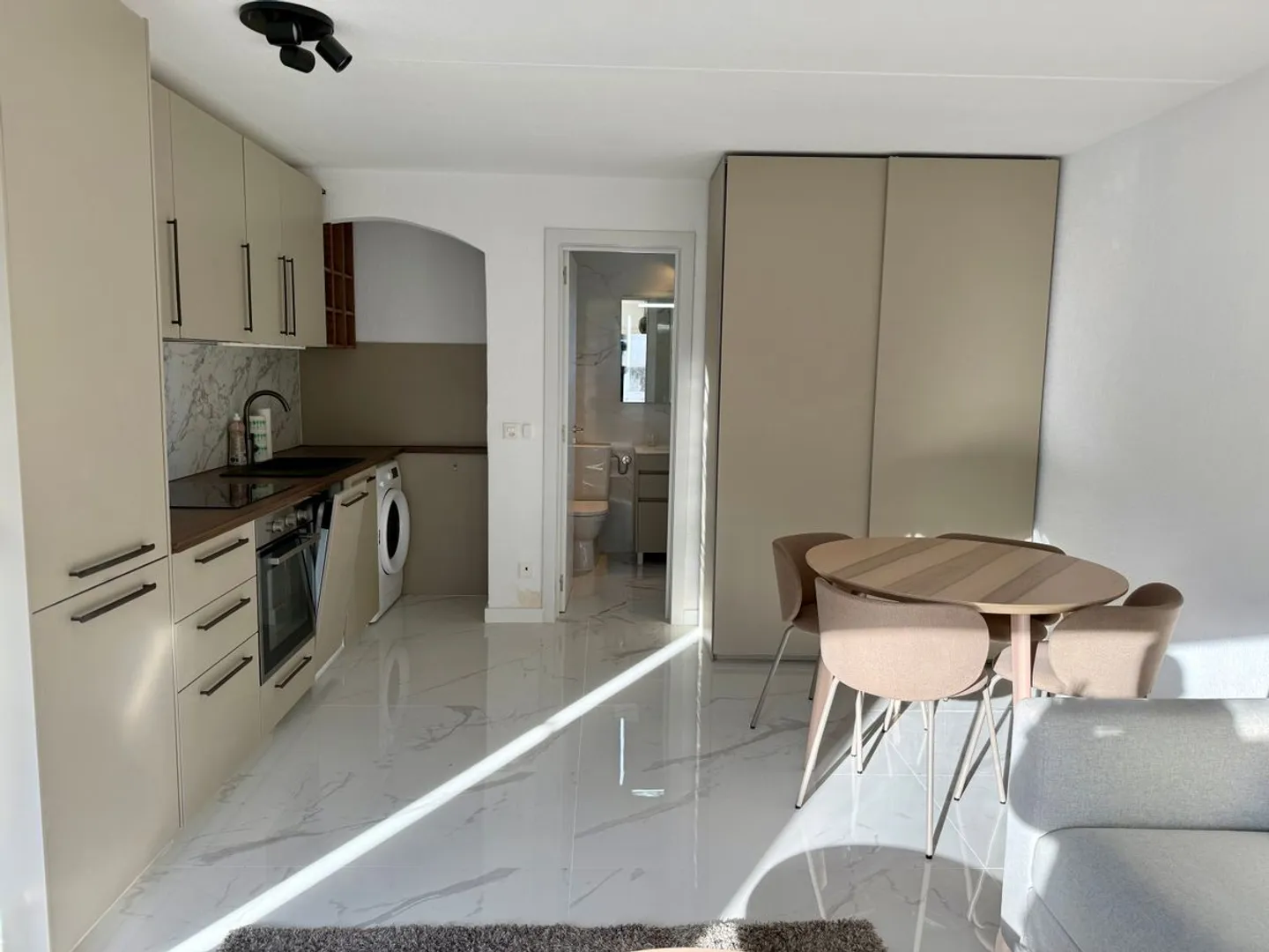 Neu renoviertes Studio mit grosszügiger Terrasse  - Foto 2 di 6