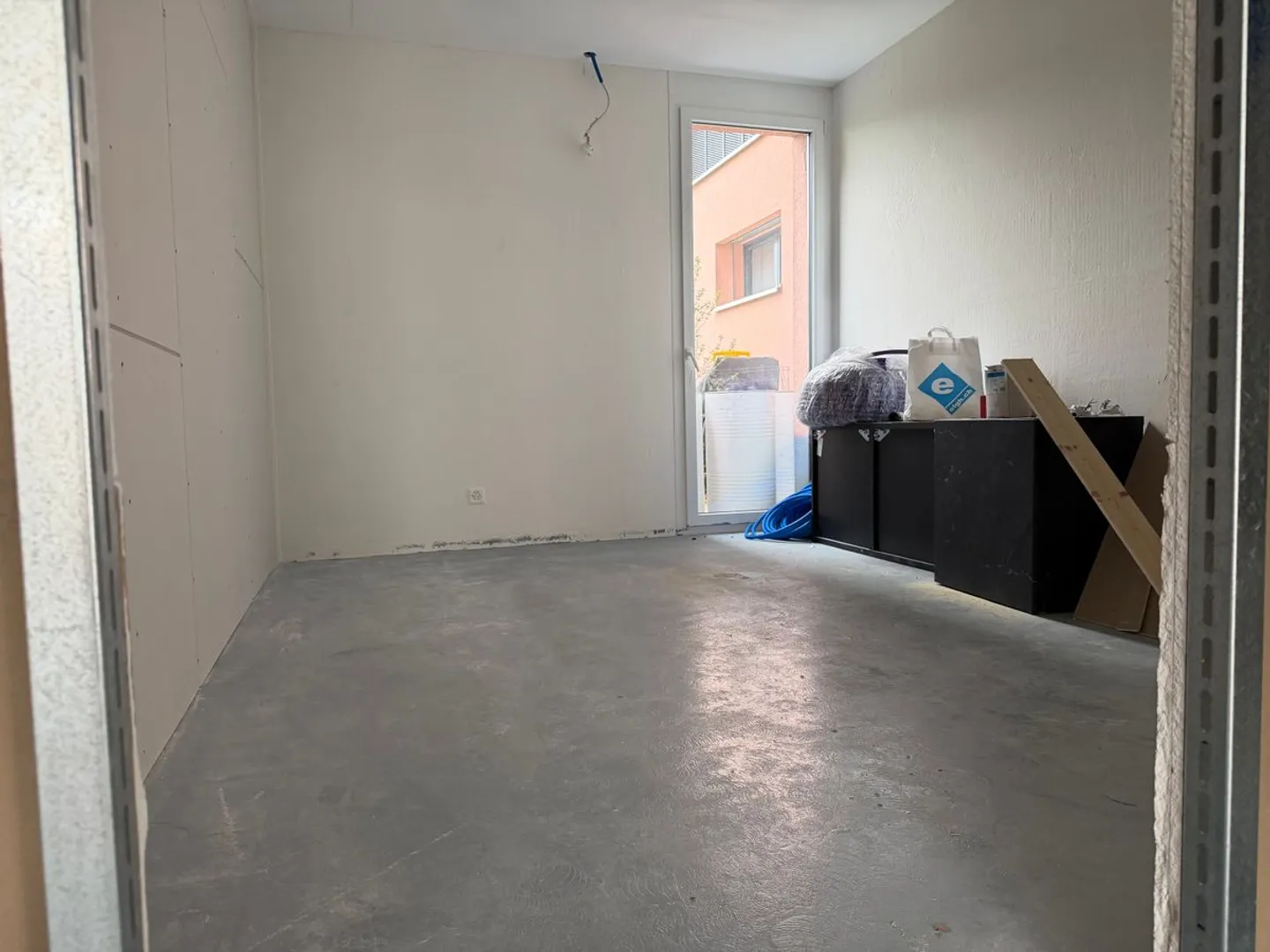 Bright commercial space with individual design options - Photo 3 of 9