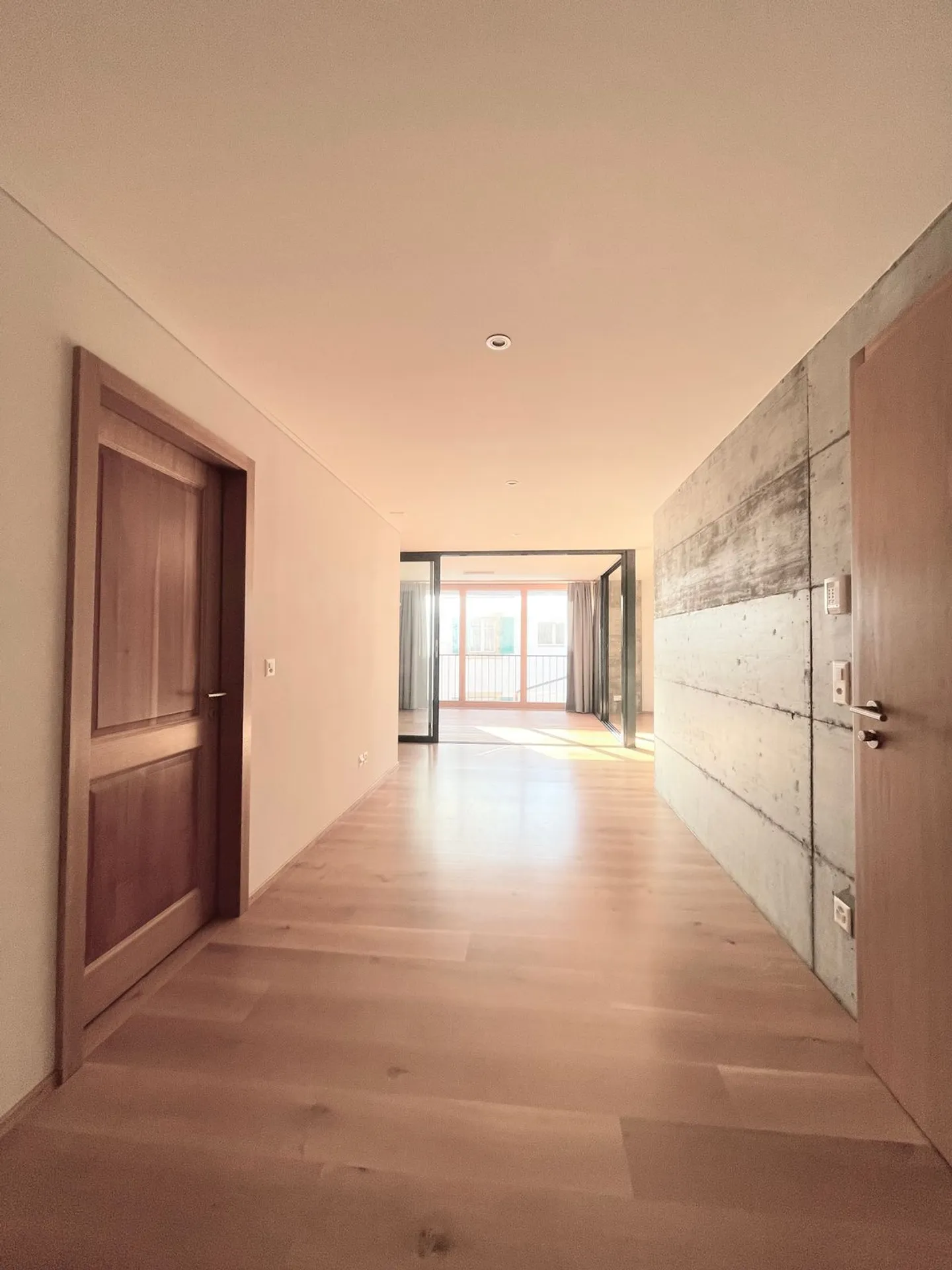 Zu vermieten: 4,5 Zimmer mit Innenloggia! - Foto 2 von 12