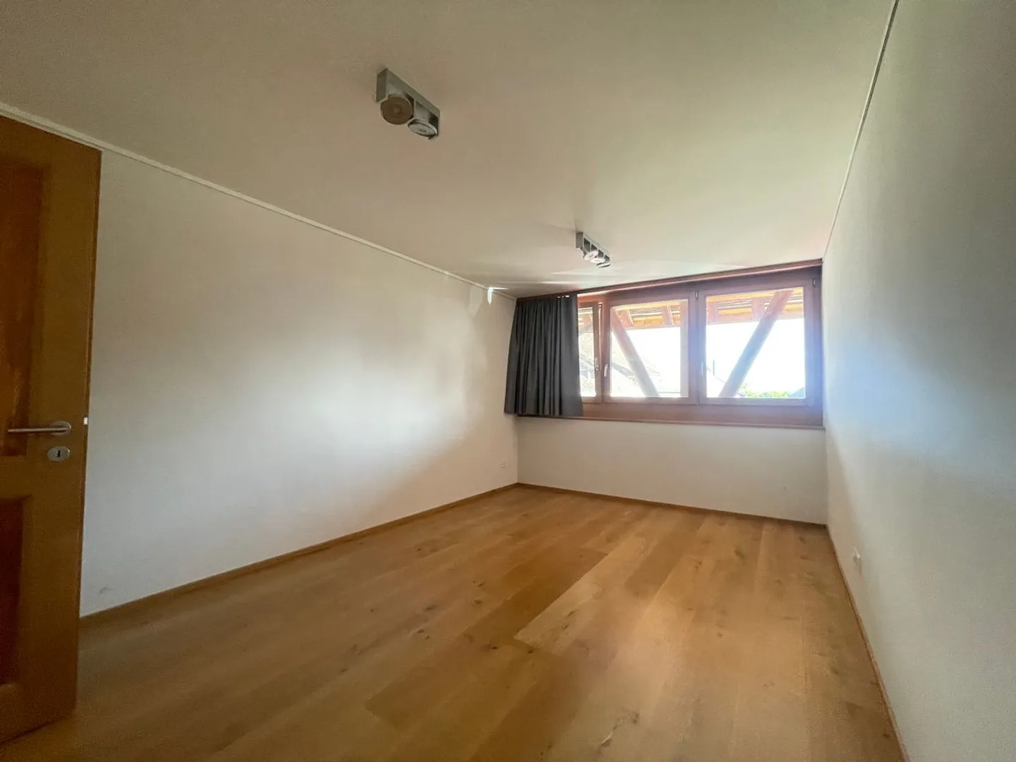 Zu vermieten: 4,5 Zimmer mit Innenloggia! - Foto 8 von 12