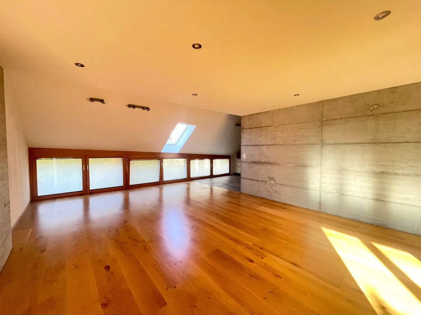 Zu vermieten: 4,5 Zimmer mit Innenloggia! - Foto 3 von 12