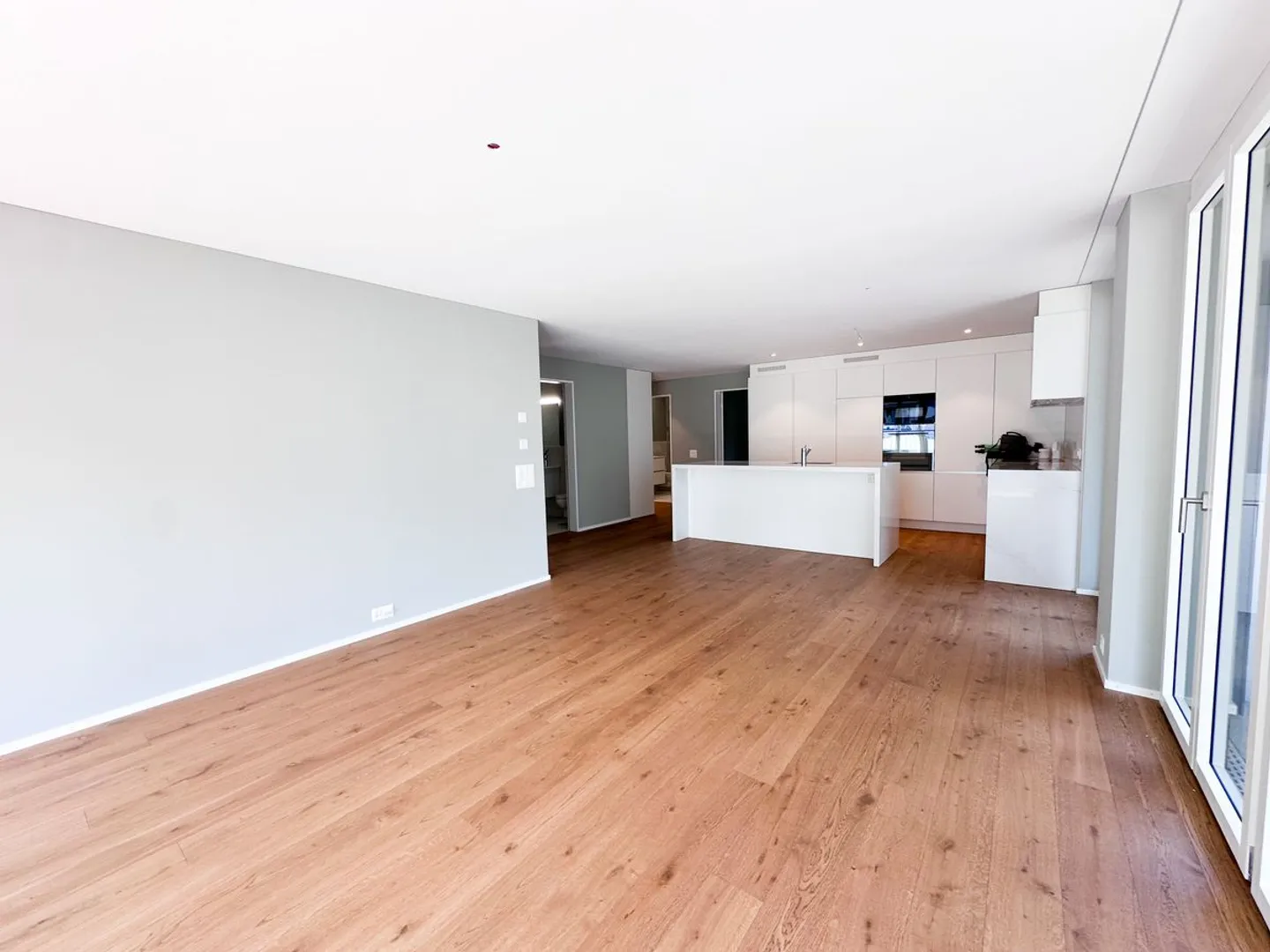 Modernes Apartment mit Balkon - Foto 2 von 8