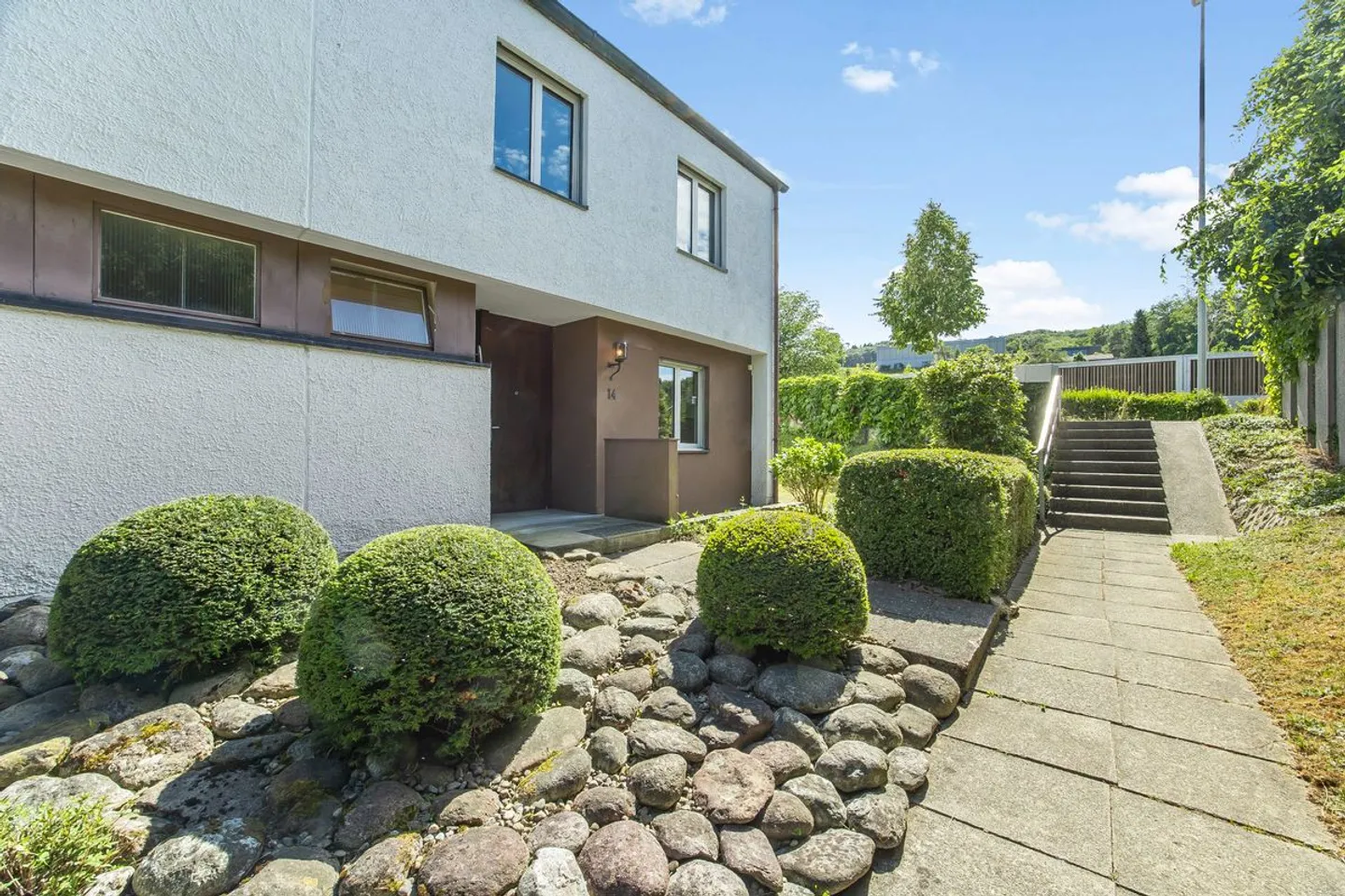 Gepflegte Doppelhaushälfte mit Garten, Wärmepumpe, PV-Anlage und Aussicht - Foto 1 von 7