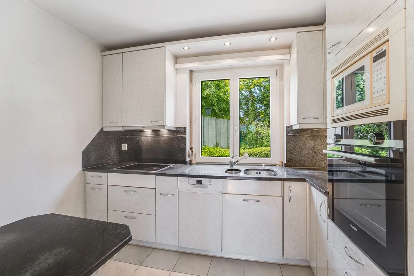 Gepflegte Doppelhaushälfte mit Garten, Wärmepumpe, PV-Anlage und Aussicht - Foto 4 von 7
