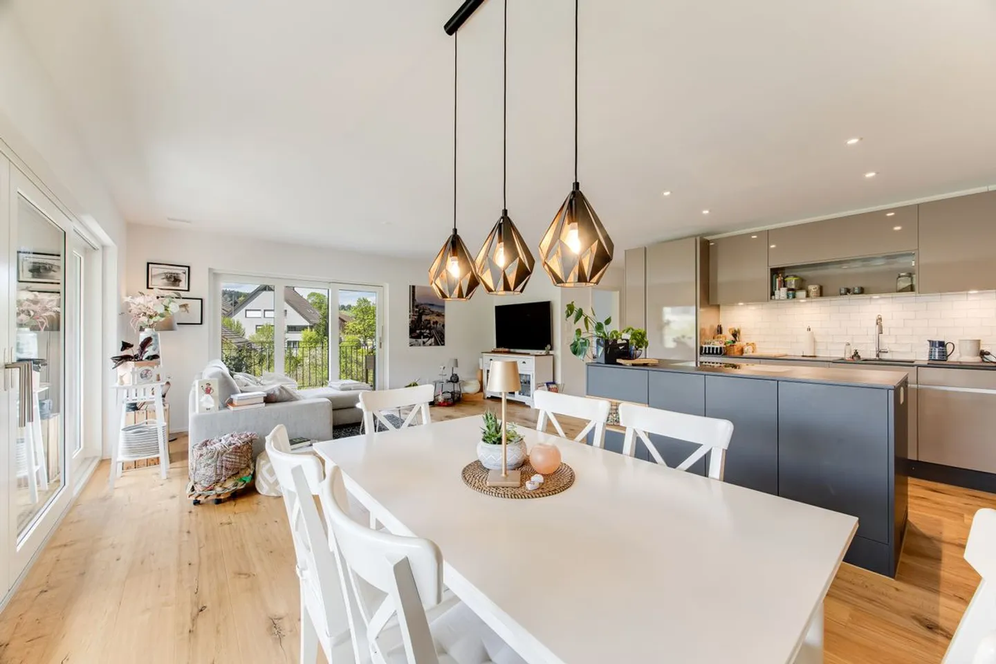 Condominio esclusivo di 4,5 stanze con finiture di alta qualità e balcone soleggiato da sogno - Foto 4 di 13
