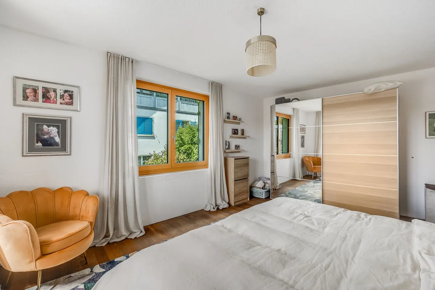 Ruhig gelegenes Doppeleinfamilienhaus mit Ausbaupotenzial bis auf 5 Zimmer! - Foto 7 von 13