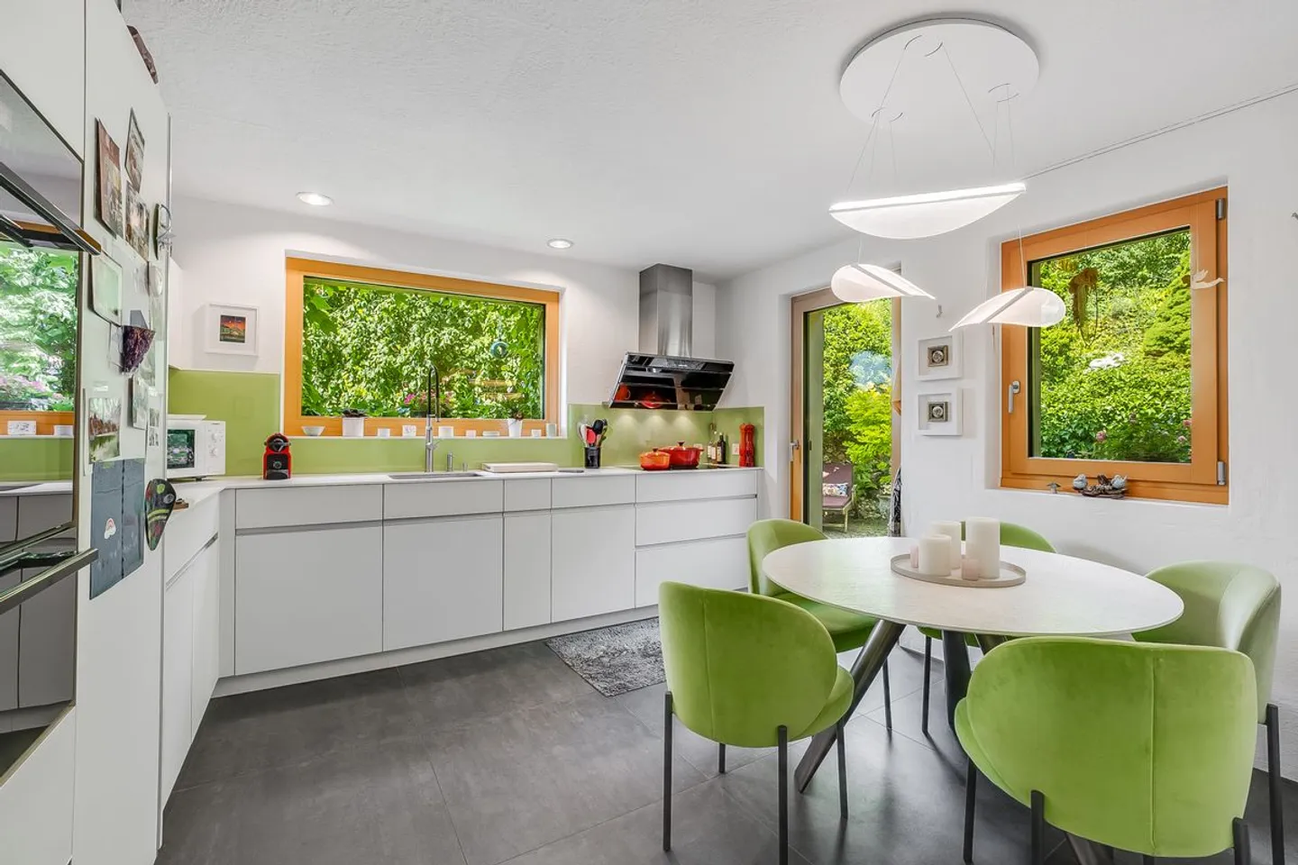 Ruhig gelegenes Doppeleinfamilienhaus mit Ausbaupotenzial bis auf 5 Zimmer! - Foto 4 von 13