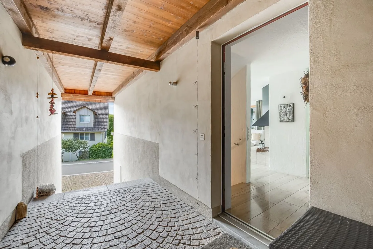 Ruhig gelegenes Doppeleinfamilienhaus mit Ausbaupotenzial bis auf 5 Zimmer! - Foto 3 von 13