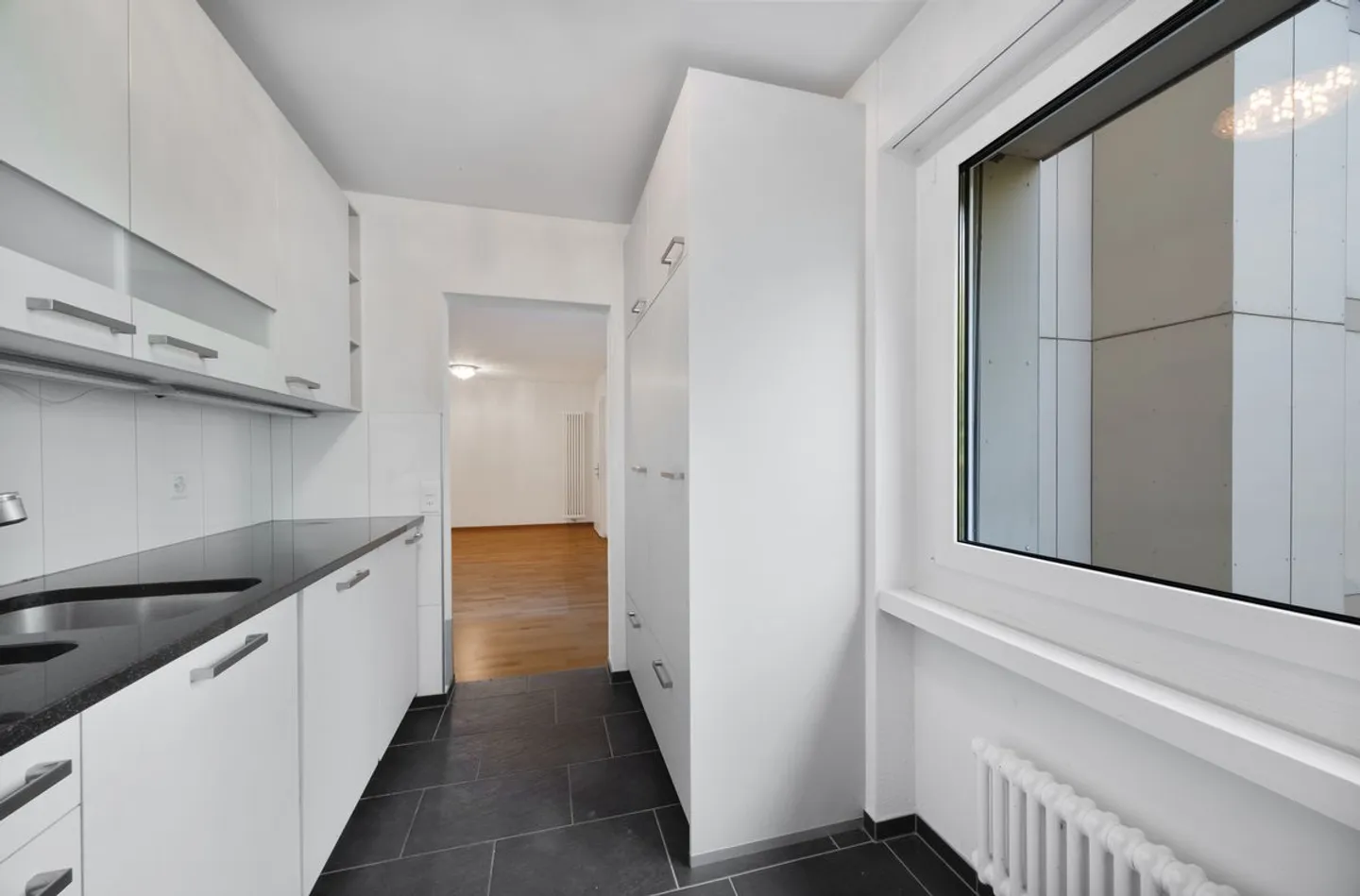 Spacious 5.5-room apartment in a family-friendly location - Photo 3 of 13