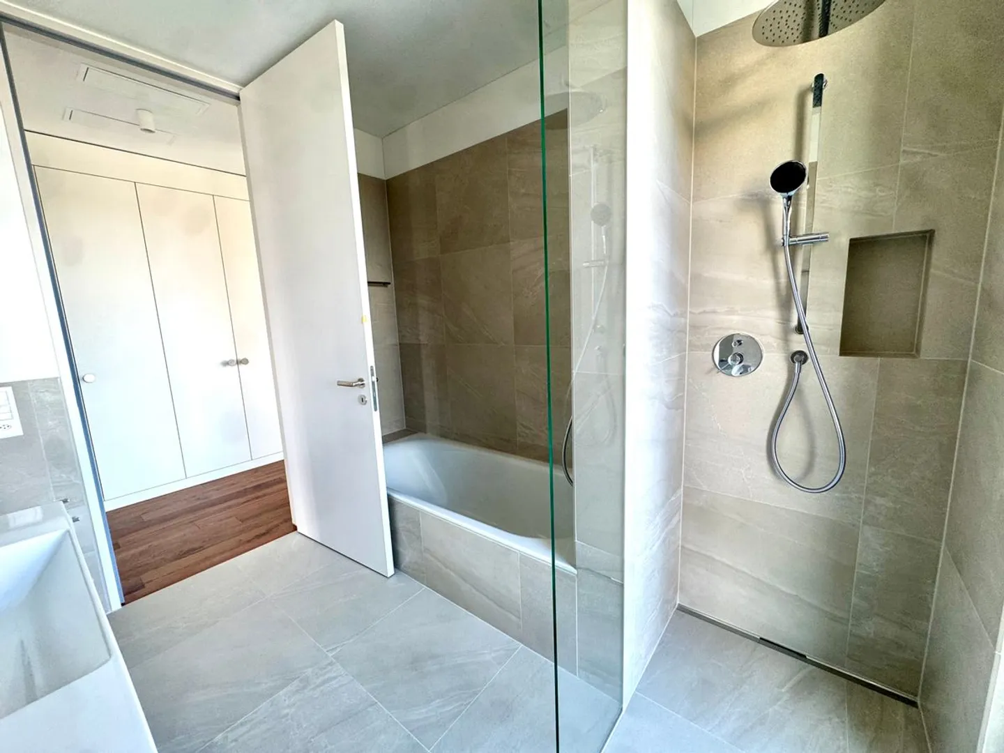 First occupancy, exclusive penthouse apartment with a view in Cham - Photo 8 of 9