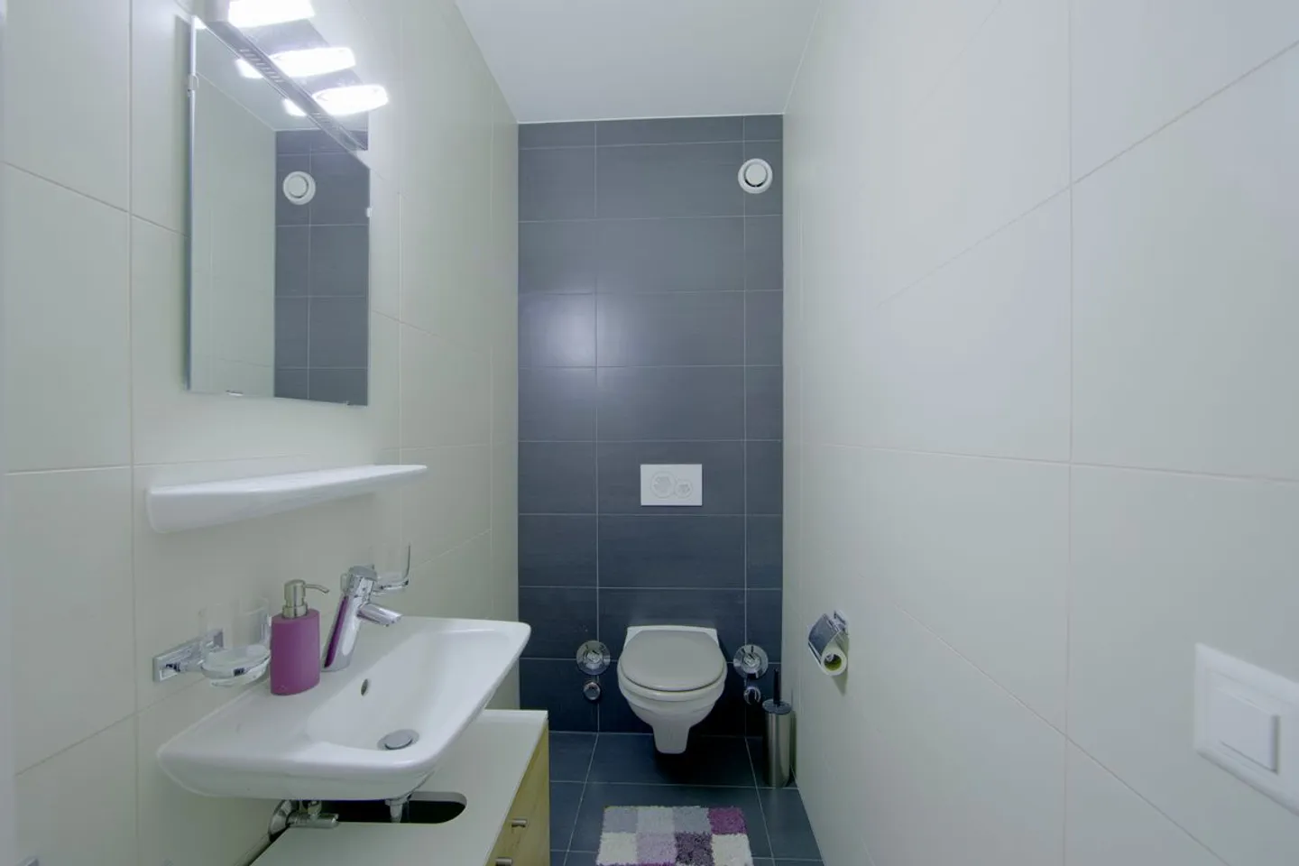 Bright 4-Room Apartment - Photo 9 of 11