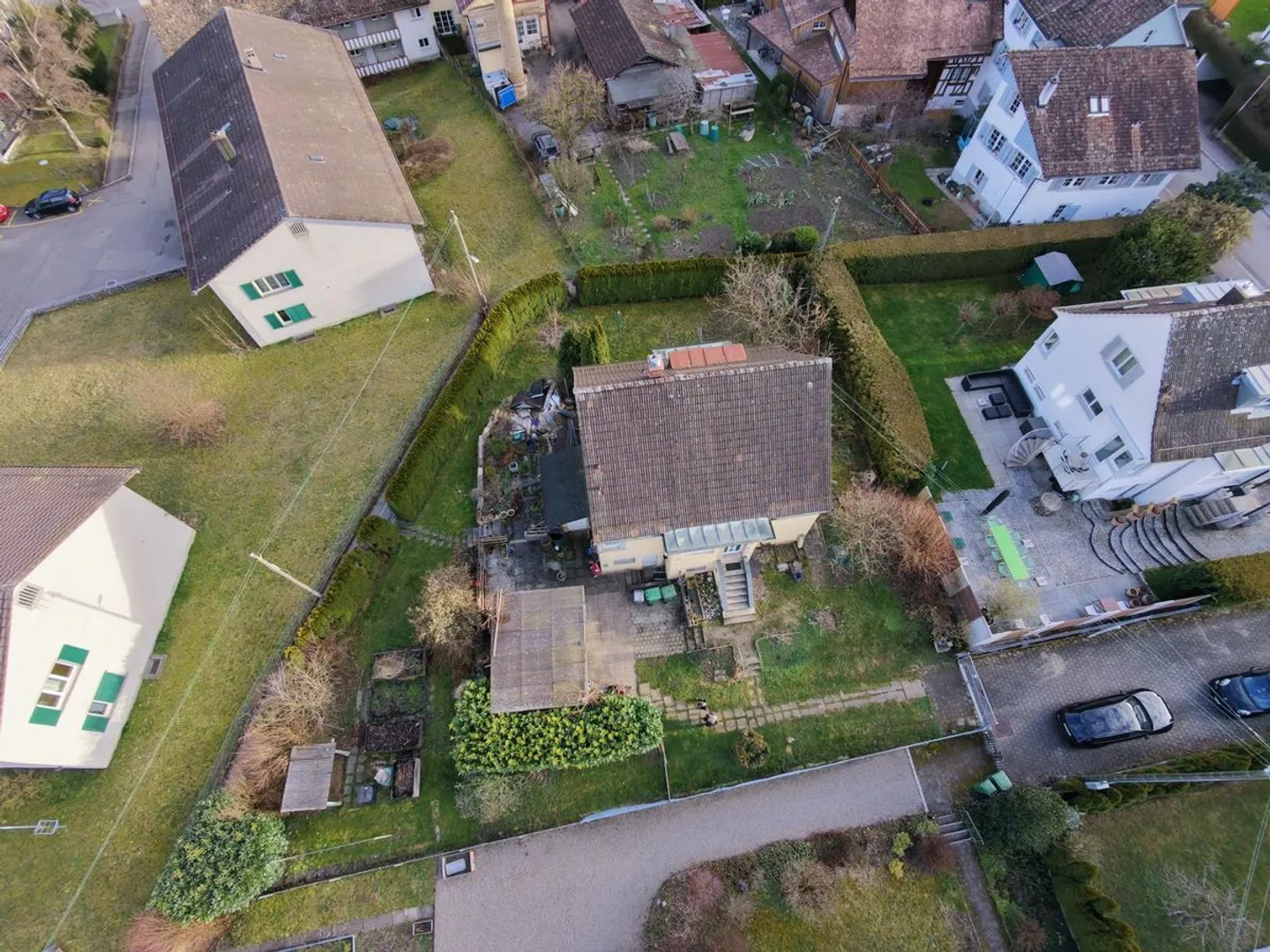 Terrain spacieux avec potentiel de construction dans le meilleur quartier résidentiel - Photo 1 sur 13