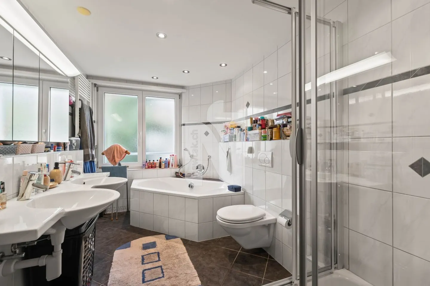 Family-friendly garden apartment with balcony, private garden, garage box, and additional hobby room in the best location on Bruderholz - Photo 11 of 12