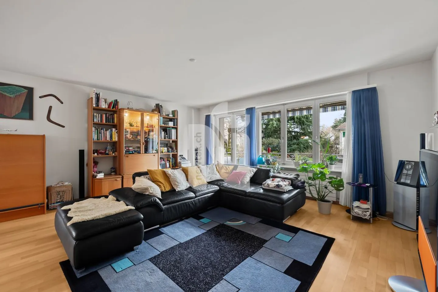 Family-friendly garden apartment with balcony, private garden, garage box, and additional hobby room in the best location on Bruderholz - Photo 7 of 12