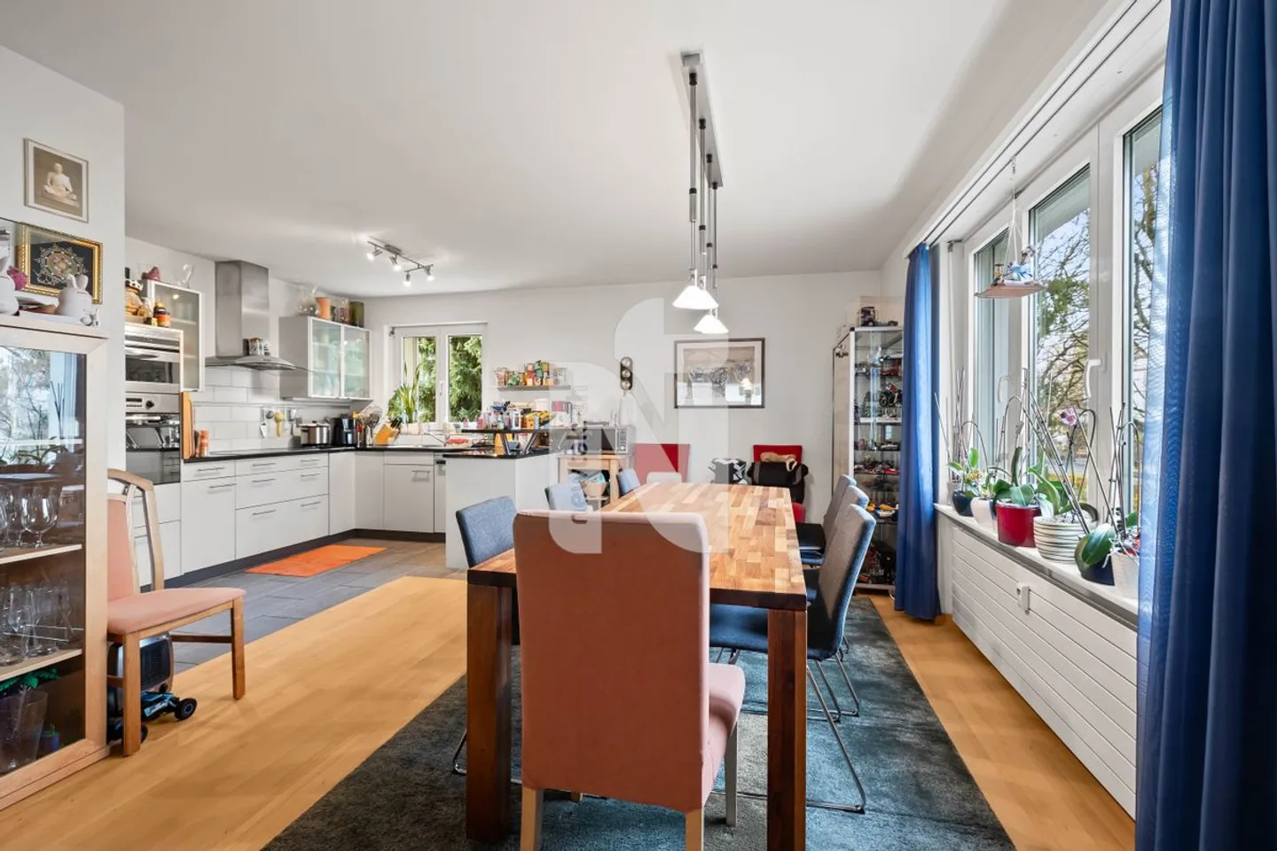 Family-friendly garden apartment with balcony, private garden, garage box, and additional hobby room in the best location on Bruderholz - Photo 6 of 12