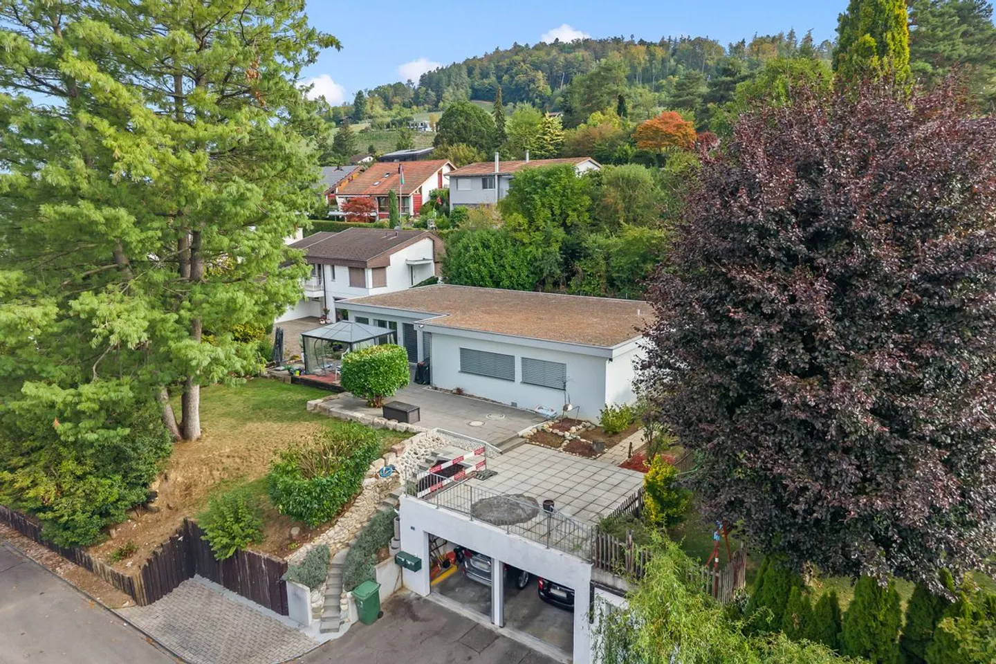 Vivre sur un seul niveau avec un appartement séparé - Photo 1 sur 13