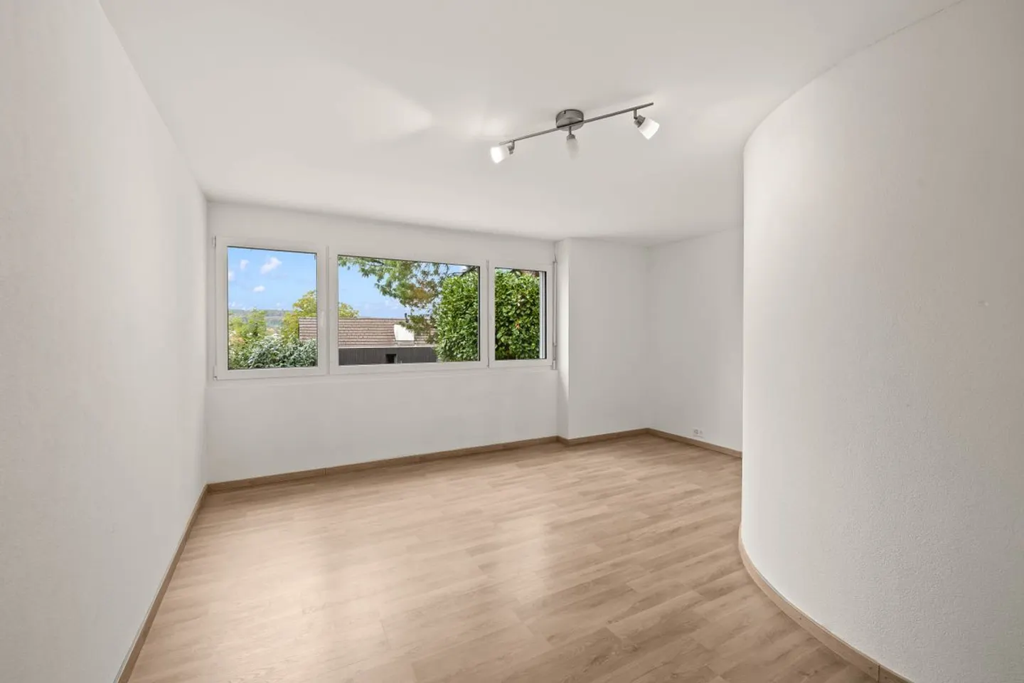 Vivre sur un seul niveau avec un appartement séparé - Photo 6 sur 13