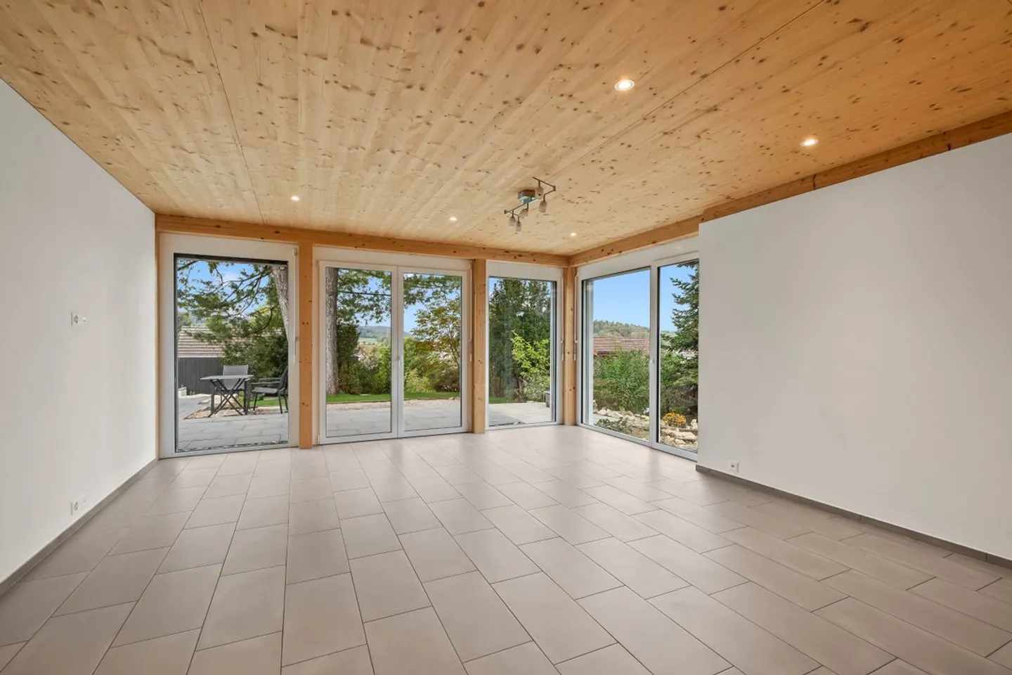 Vivre sur un seul niveau avec un appartement séparé - Photo 5 sur 13