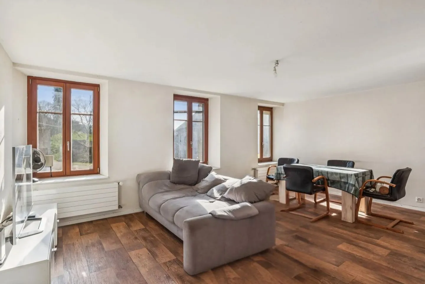 Maison Charmante avec Trois Appartements - Photo 2 sur 9