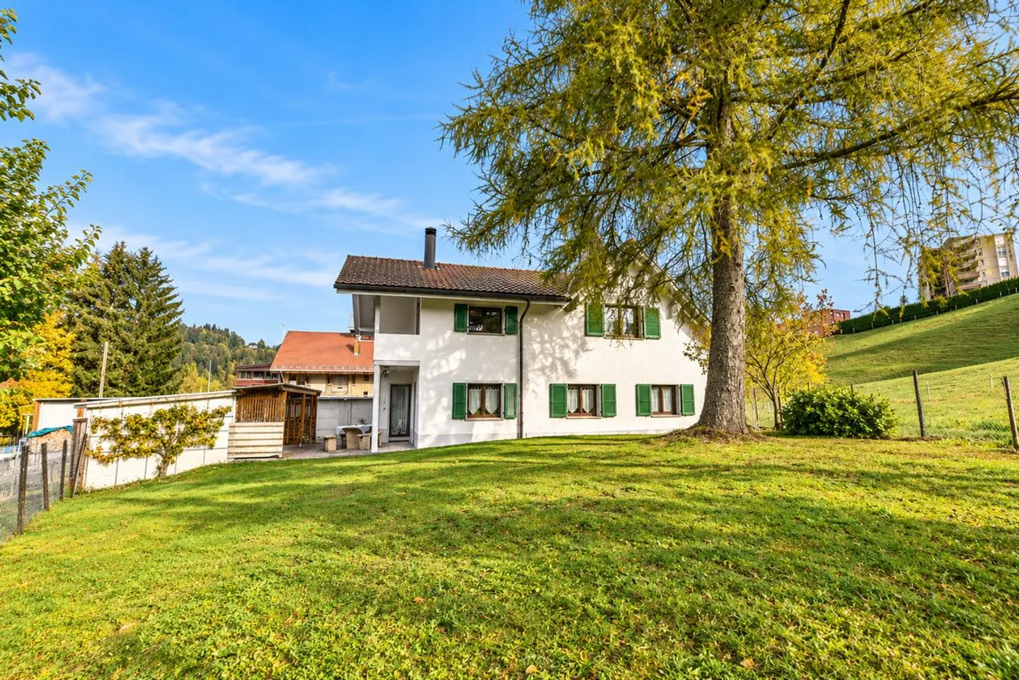 Maison individuelle de 5.5 pièces avec grand jardin au Locle - Foto 1 di 13