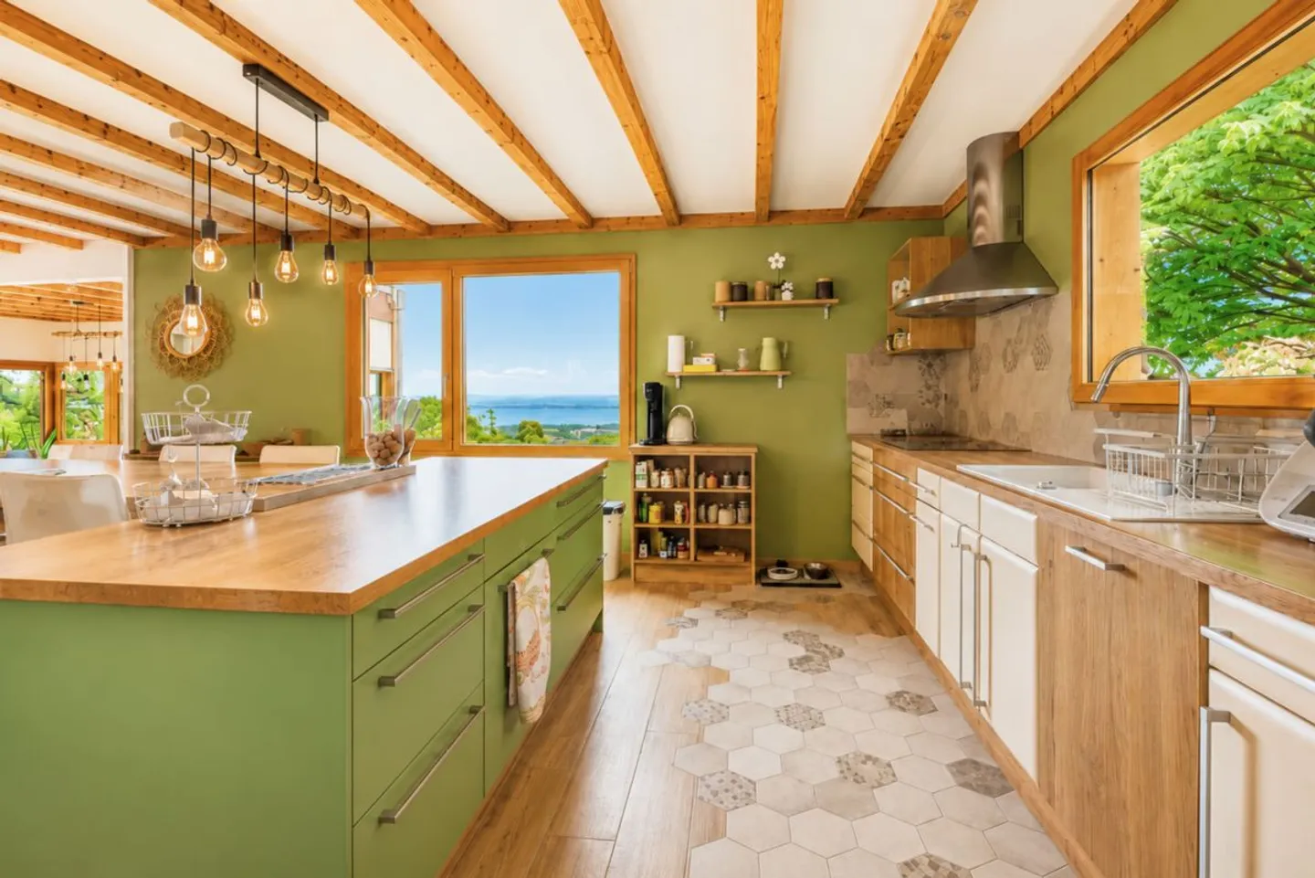 Maison familiale de 240 m² avec vue panoramique - Photo 2 sur 11