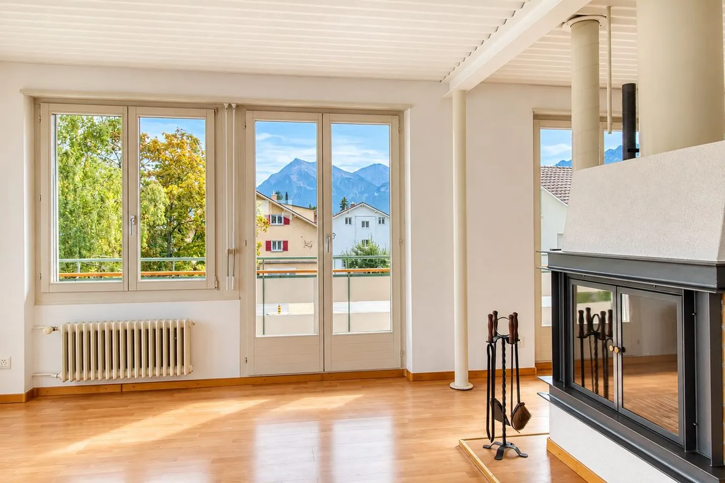 Loft di 3 stanze con camino, vista montagna, balcone e terrazza a Thun - Foto 1 di 12