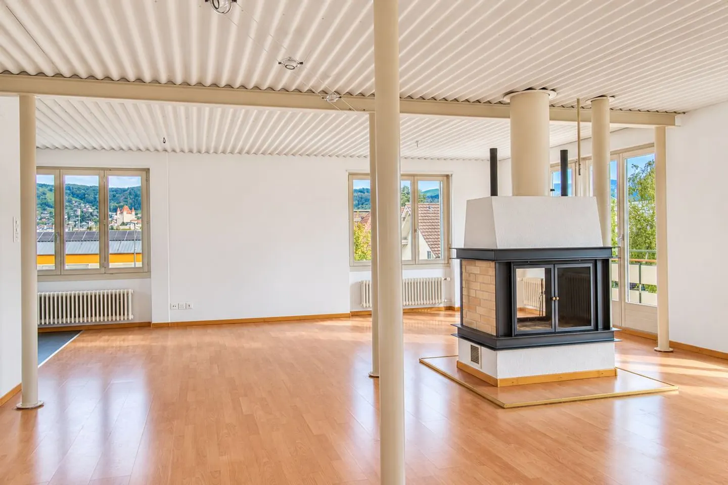 Loft di 3 stanze con camino, vista montagna, balcone e terrazza a Thun - Foto 4 di 12