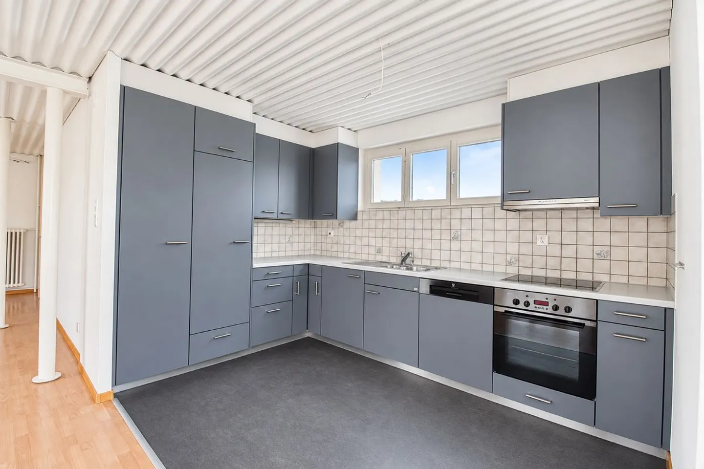 Loft di 3 stanze con camino, vista montagna, balcone e terrazza a Thun - Foto 6 di 12