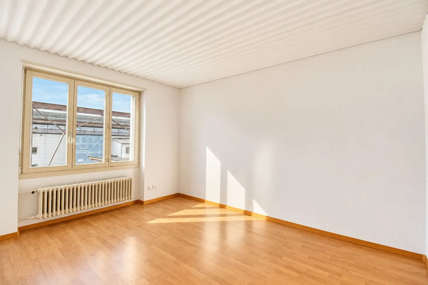 Loft di 3 stanze con camino, vista montagna, balcone e terrazza a Thun - Foto 9 di 12