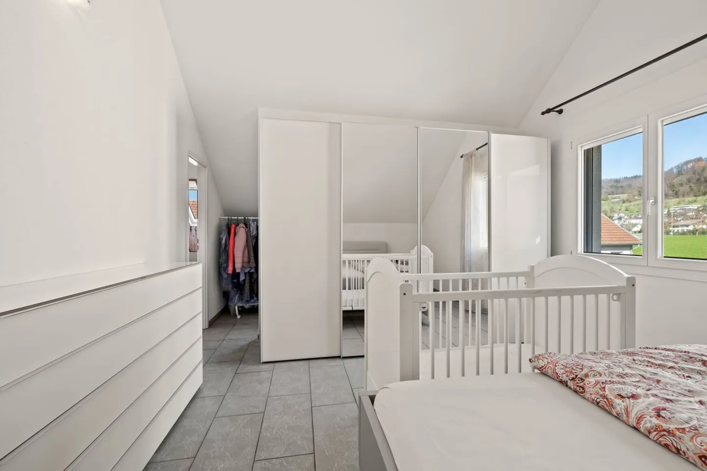 REIHENECKHAUS MIT WUNDERSCHÖNEM GARTEN - Photo 7 of 10