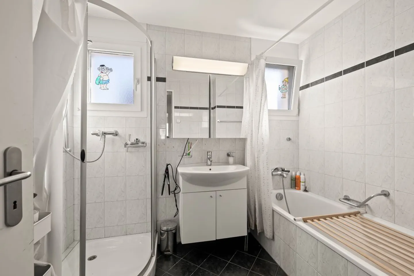 REIHENECKHAUS MIT WUNDERSCHÖNEM GARTEN - Photo 8 of 10