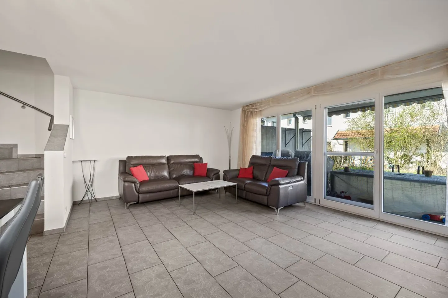 REIHENECKHAUS MIT WUNDERSCHÖNEM GARTEN - Photo 4 of 10