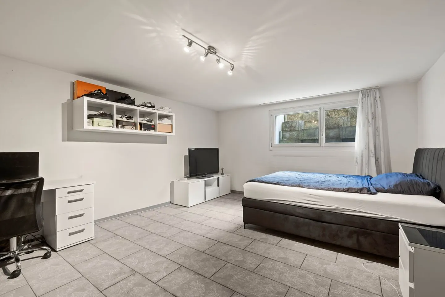 REIHENECKHAUS MIT WUNDERSCHÖNEM GARTEN - Photo 6 of 10