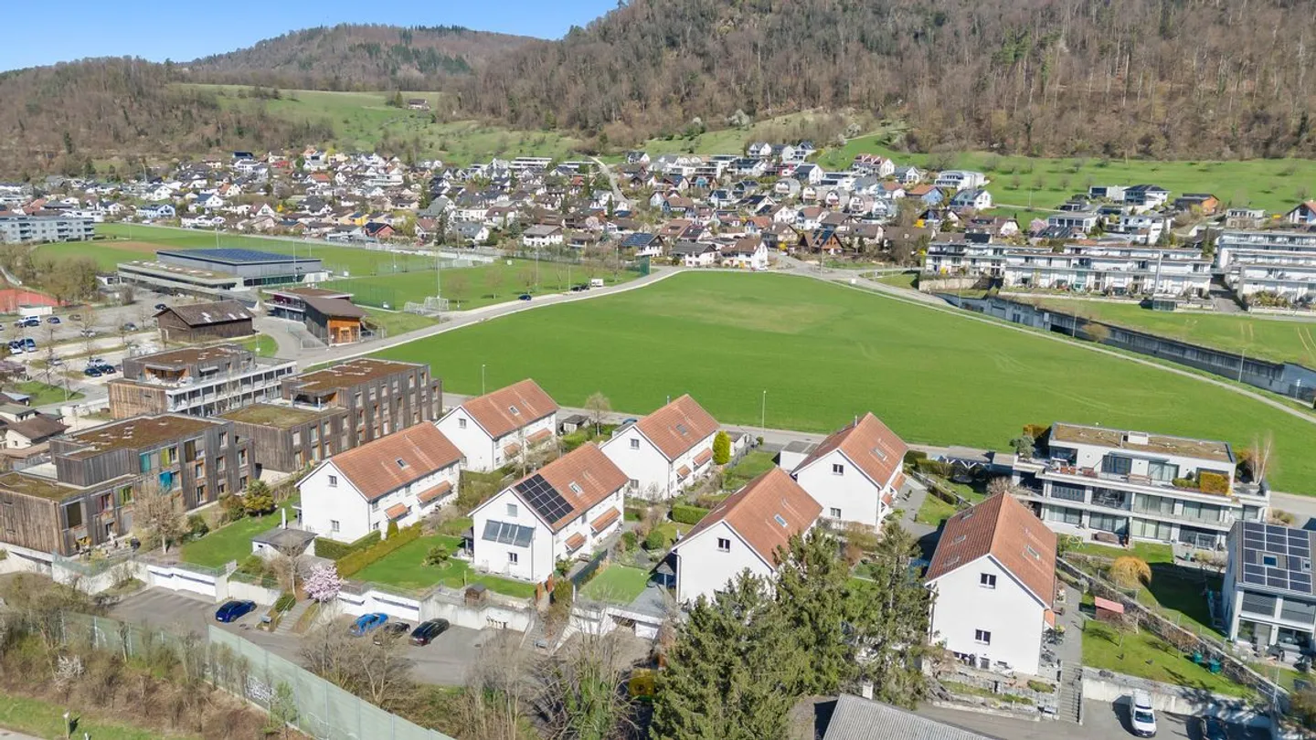 REIHENECKHAUS MIT WUNDERSCHÖNEM GARTEN - Photo 10 of 10