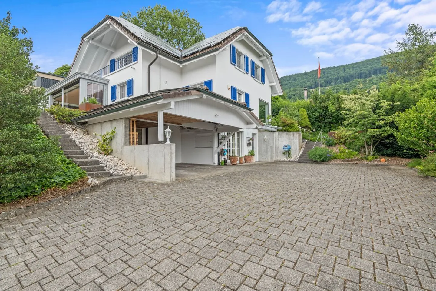 Maison individuelle exclusive de 7,5 pièces avec jardin d'hiver et système solaire - Photo 6 sur 12